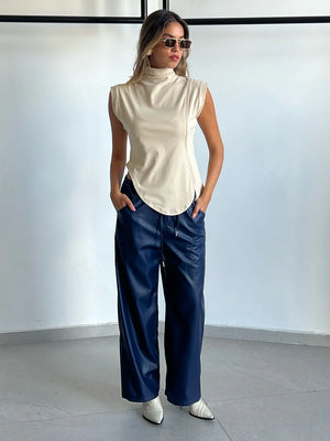 מכנס שחף דמוי עור כחול טיאגו