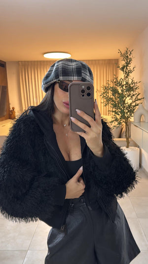 ג׳קט פרווה עם קפוצ׳ון ג'קט שחור שני בוטיק מעצבים