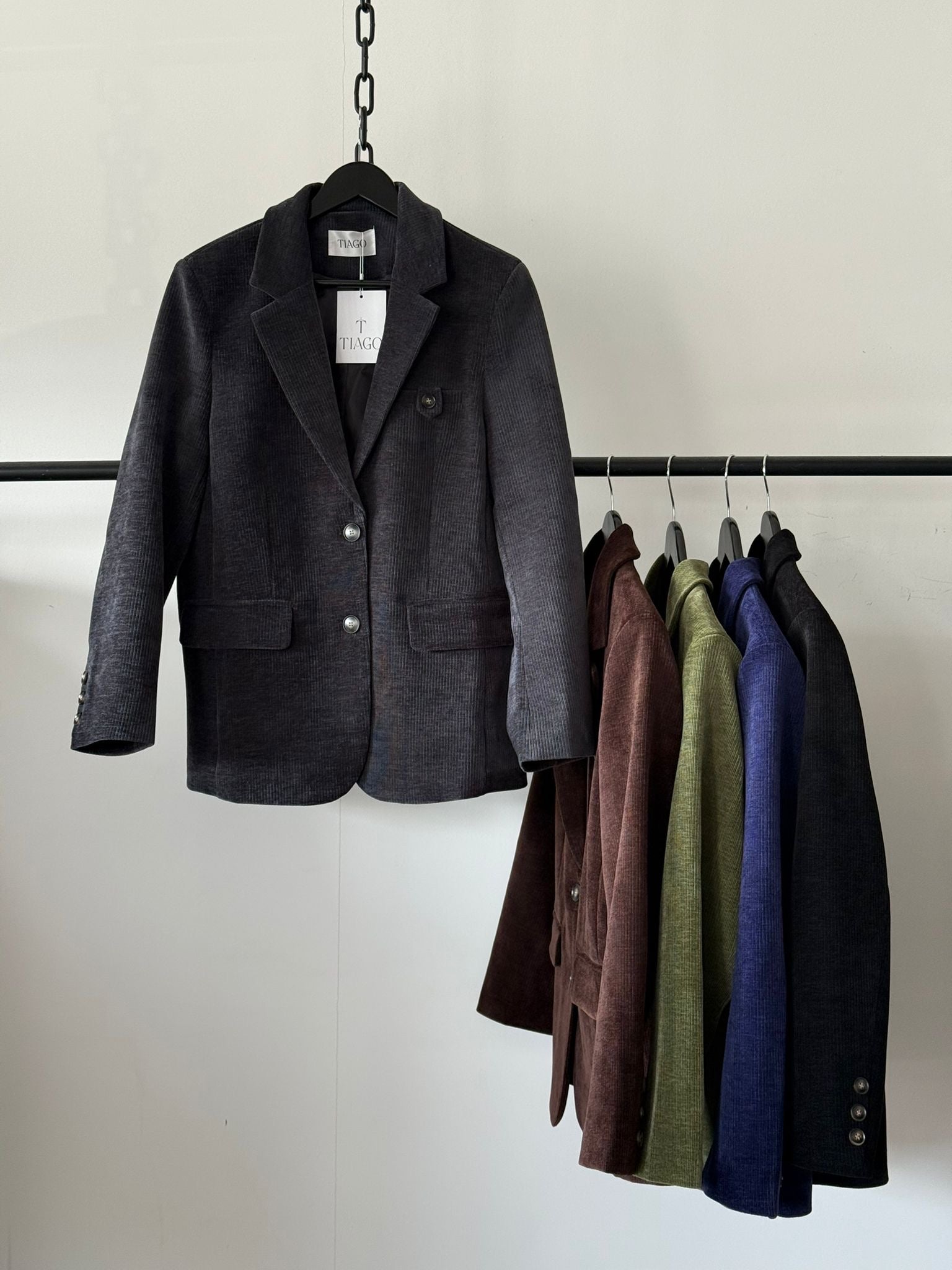 ג׳קט קורן שחור טיאגו