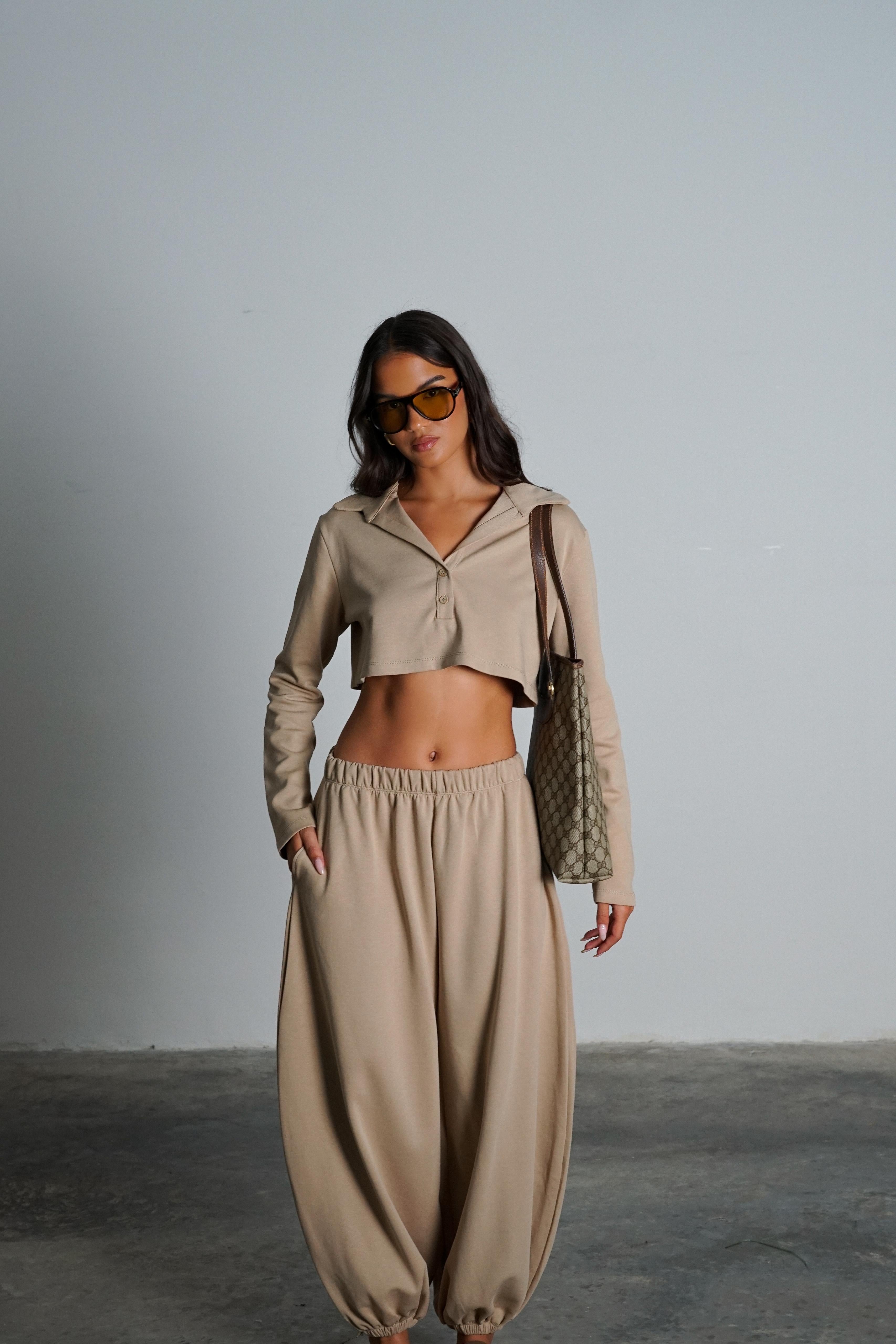 חליפת בלומה חליפה בז' GOVANA