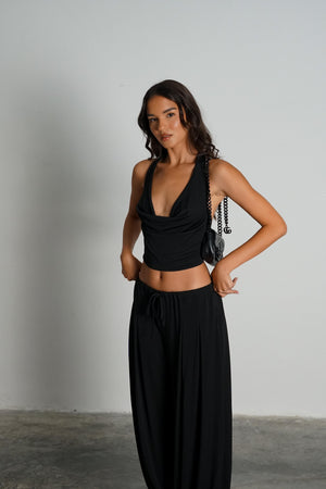 חליפת ג׳רמן מבית GOVANA רק בשני בוטיק מעצבים