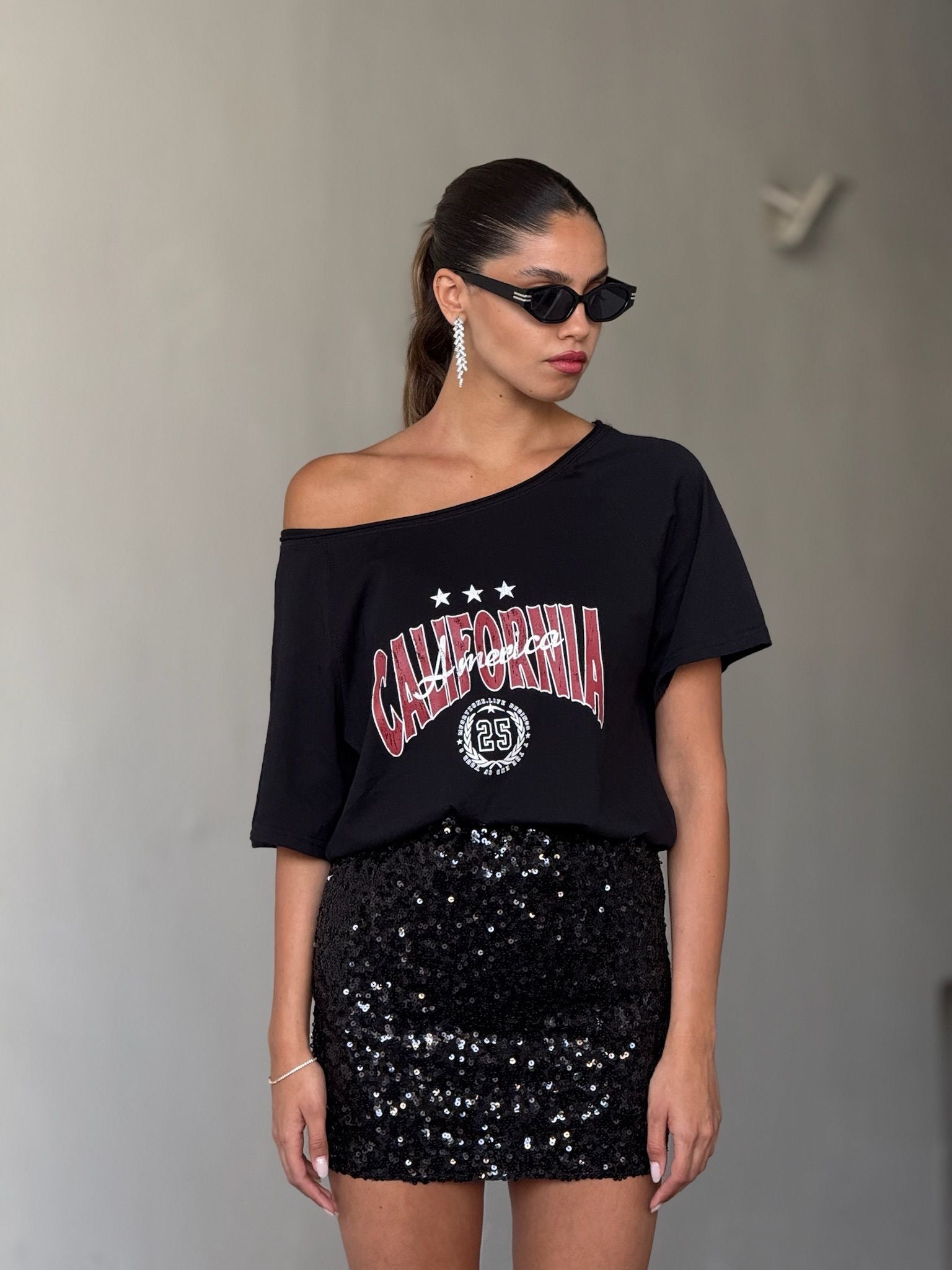 חולצת אגת חולצה שחור O.S טיאגו