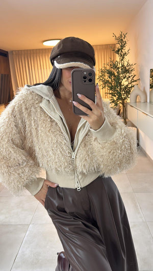 ג׳קט פרווה עם קפוצ׳ון ג'קט שני בוטיק מעצבים