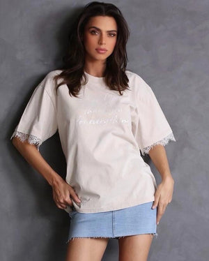 טי שרט EVERYTHING תחרה חולצה אפור כהה O.S אנטיגו