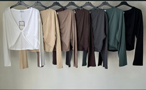 T- מסובבת חולצה REALTY