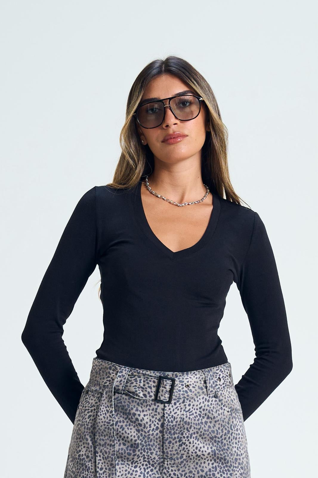 חולצת אורי חולצה שחור טיאגו