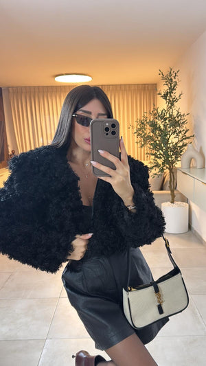 ג׳קט פרווה עם קפוצ׳ון ג'קט שני בוטיק מעצבים