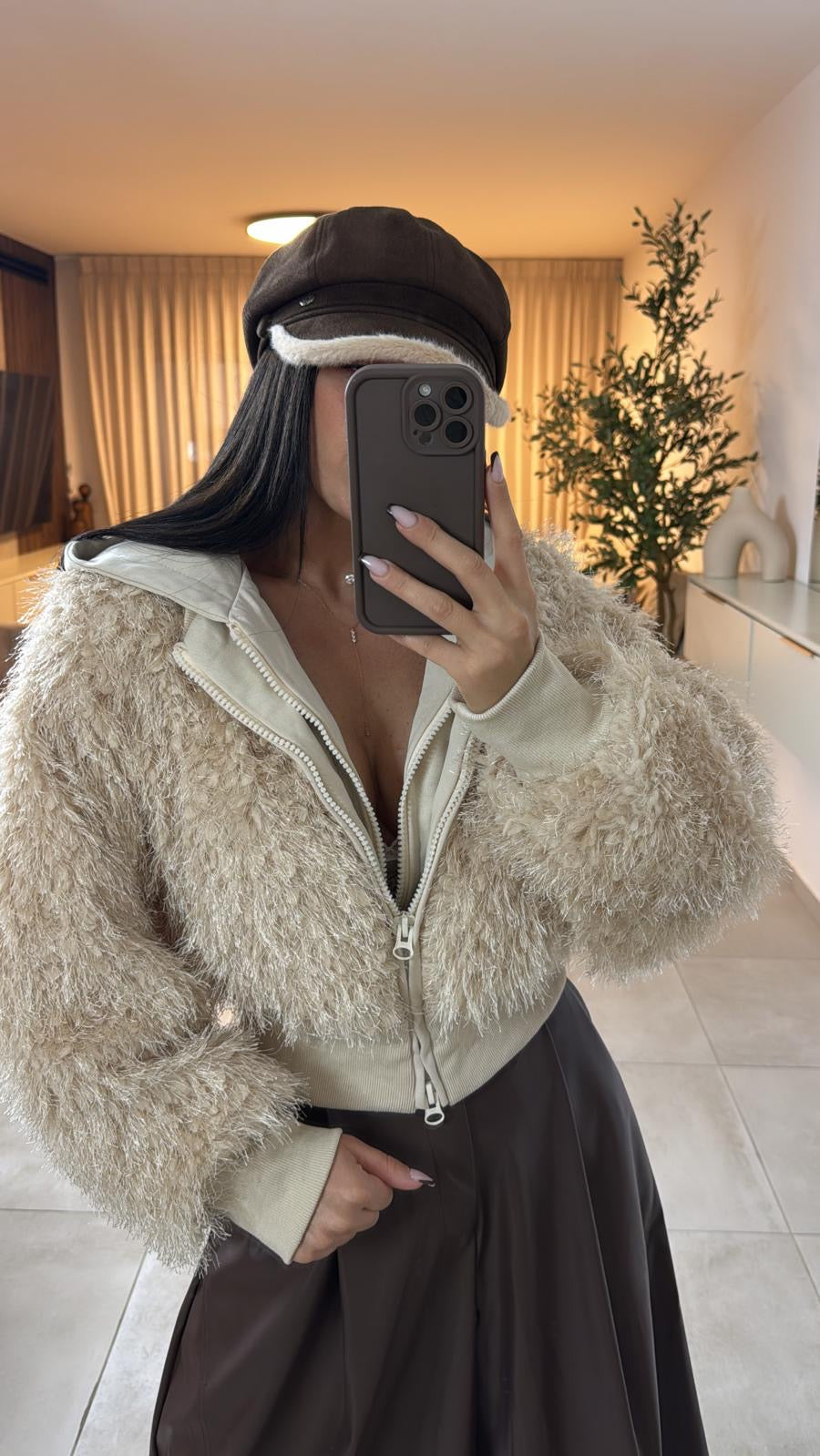 ג׳קט פרווה עם קפוצ׳ון ג'קט שני בוטיק מעצבים