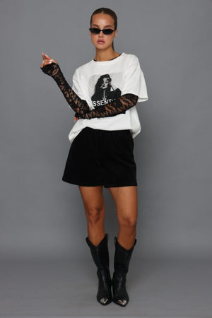 שורט קורדרוי שחור מבית קסארה רק בשני בוטיק מעצבים