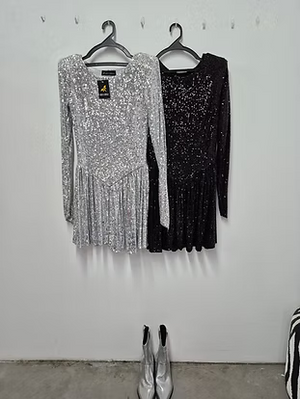 שמלת פייט לאני שחורה מבית נטלי שווילי רק בשני בוטיק מעצבים