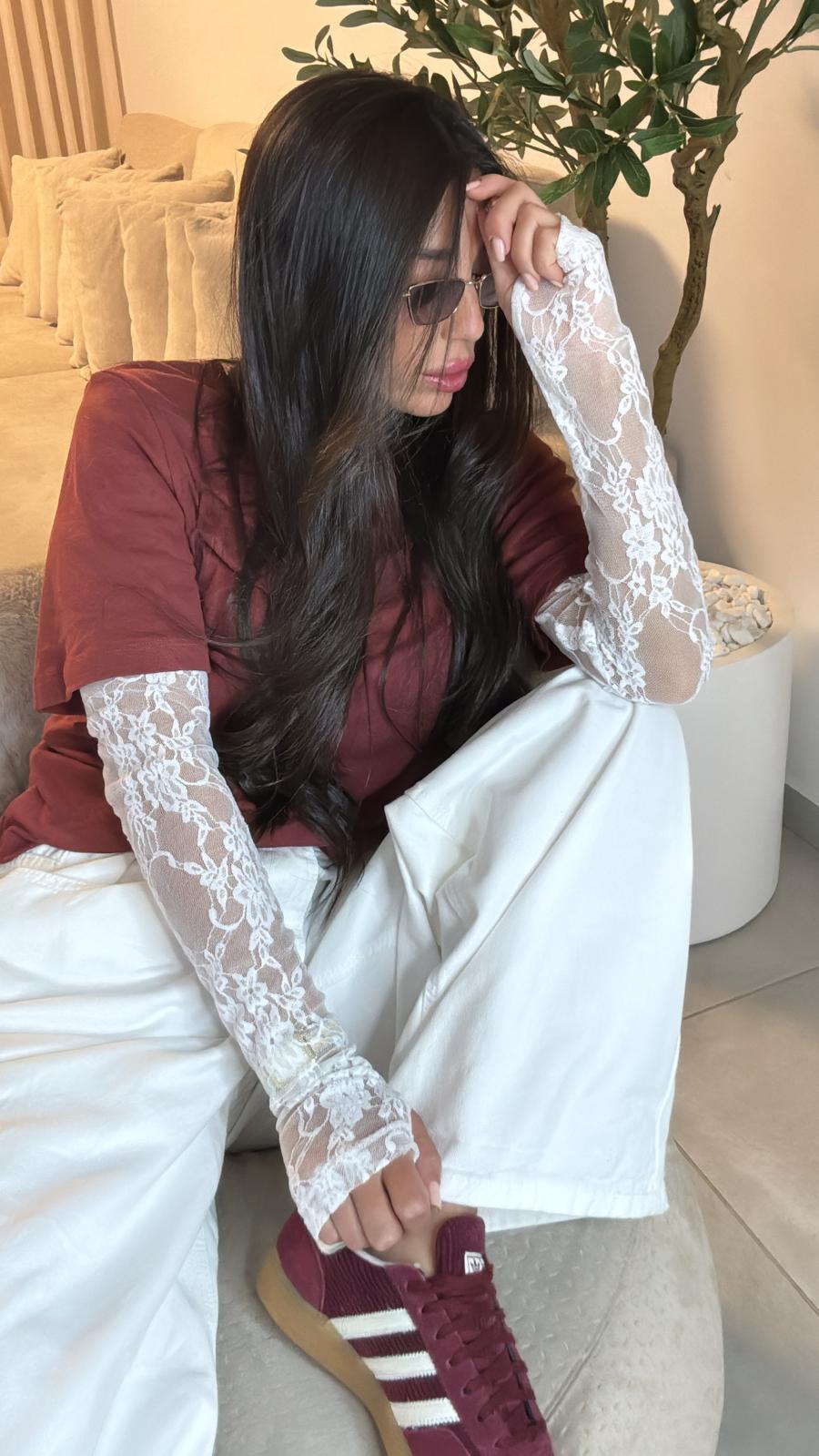 LACE TOP בורדו מבית REALTY רק בשני בוטיק מעצבים