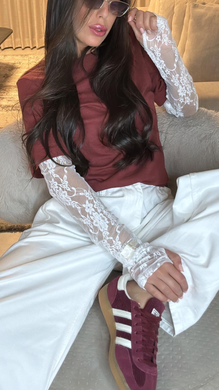 LACE TOP מבית REALTY רק בשני בוטיק מעצבים